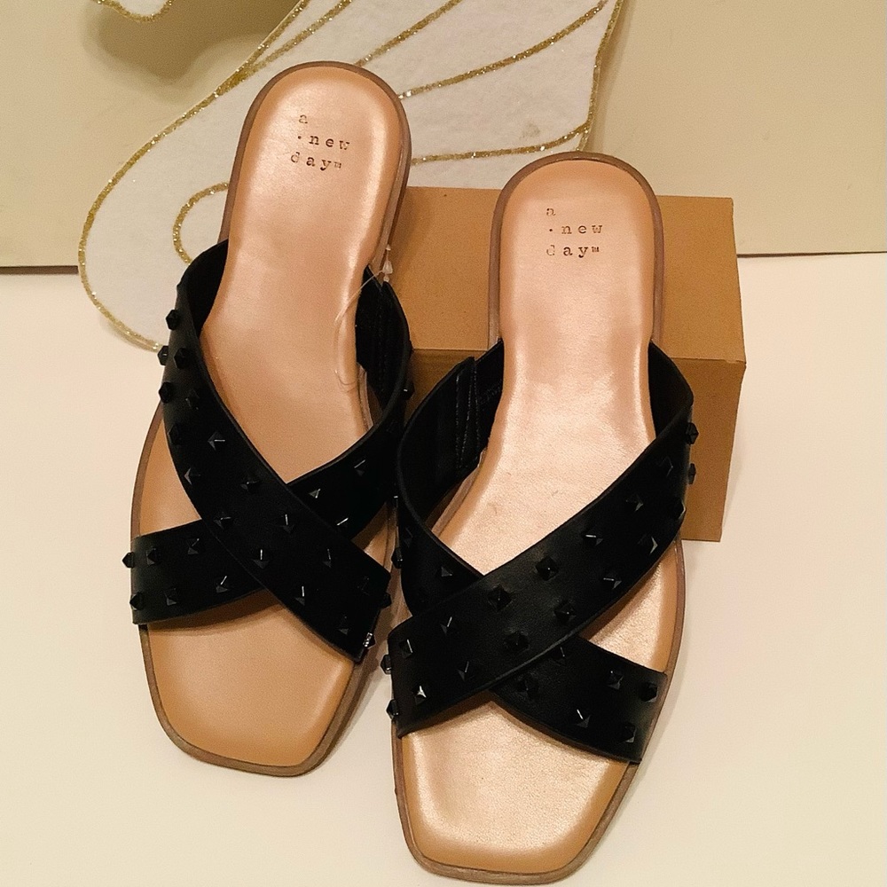 NEW Sandals - Picture 3 of 4